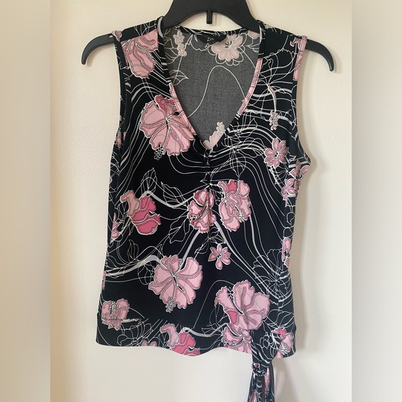 Vintage Y2K Hibiscus Design Tank Top - Picture 3 of 10